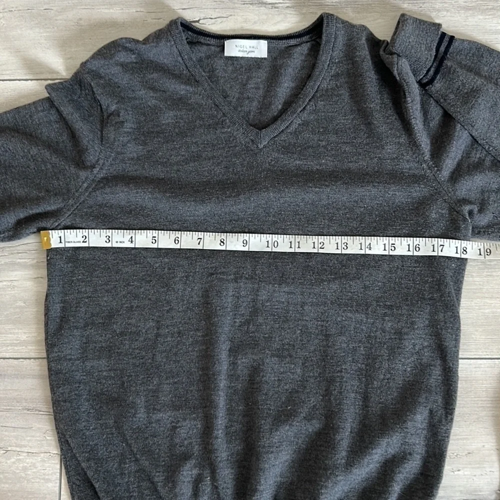 Nigel Hall gray sweater size small Italian wool